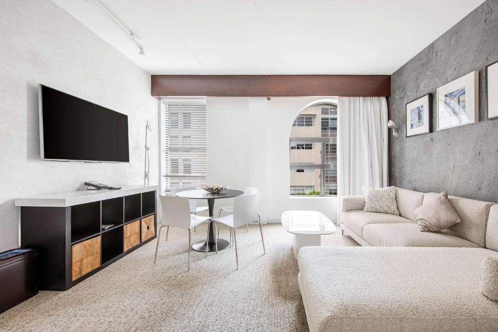 One-Bedroom King Suite - Non-Smoking interior